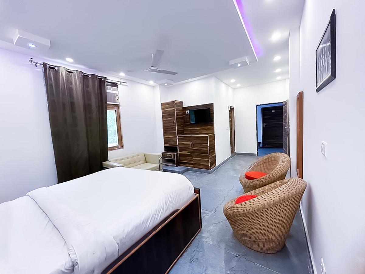 Roomshala 013 Js Garden - Near Jaypee Hospital โนอิดา ภายนอก รูปภาพ